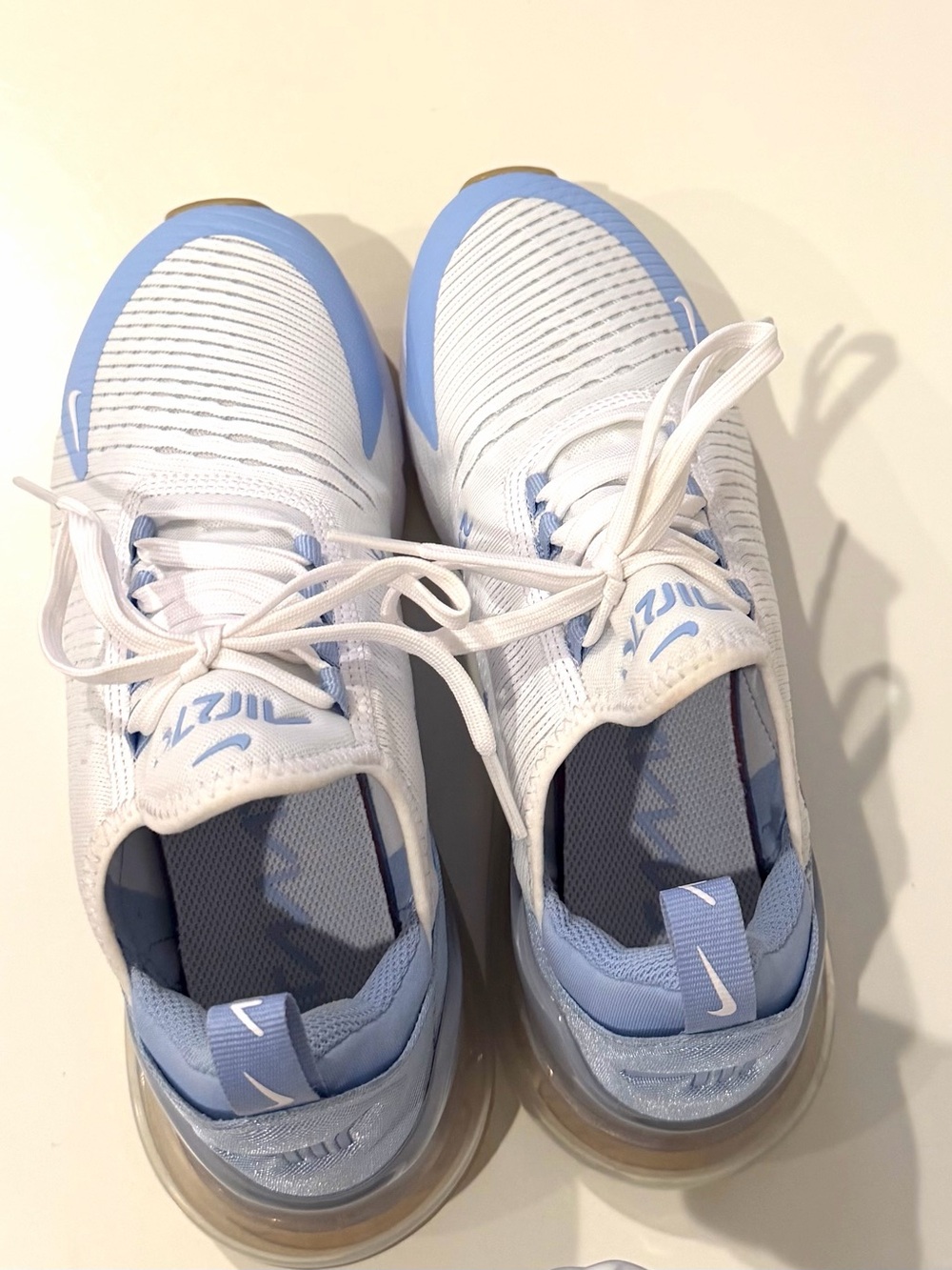 Nike Air Max 270 Women’s White & Light Blue Running Sneaker Sz 8 NEVER WORN - Picture 6 of 8